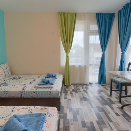 Kazlarov Guest House Китен Экстерьер фото