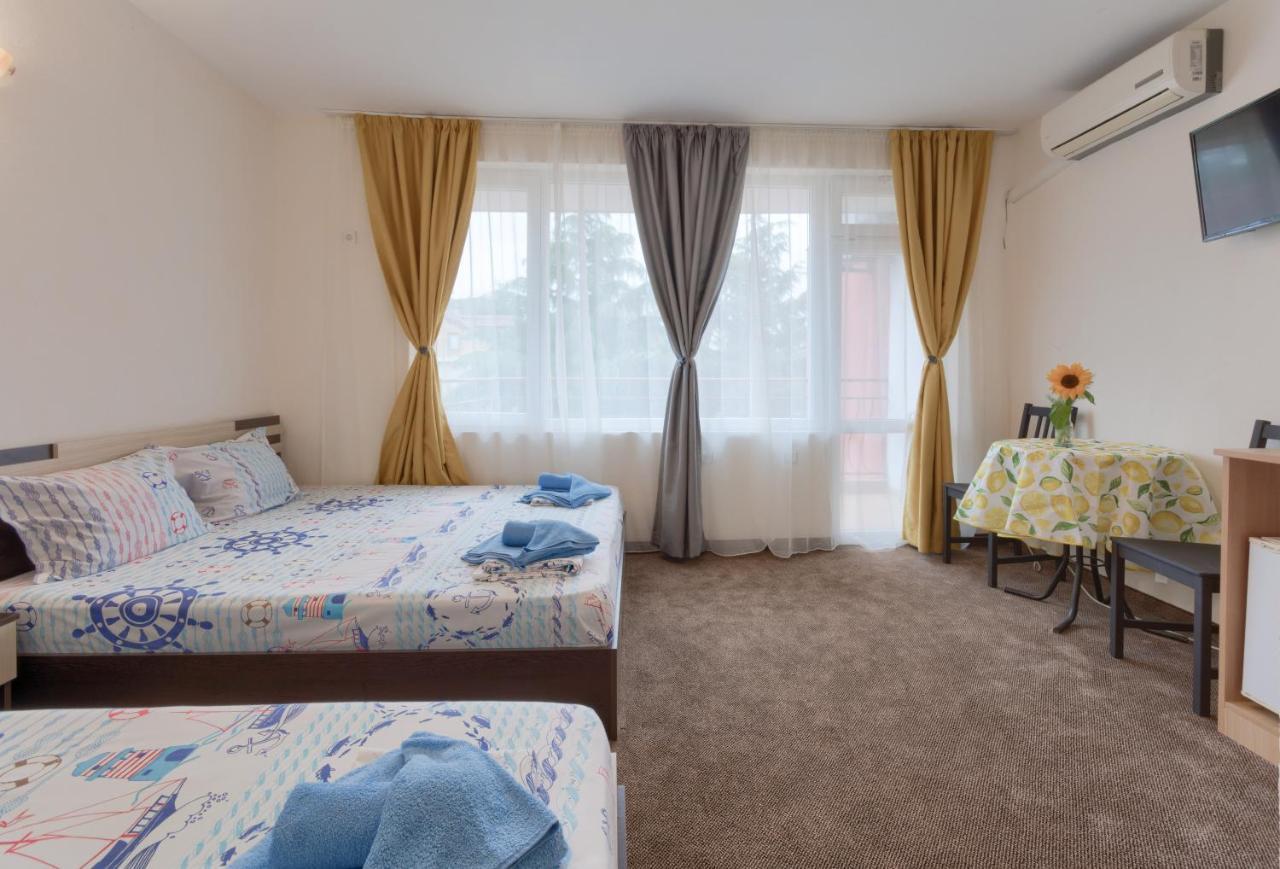 Kazlarov Guest House Китен Экстерьер фото