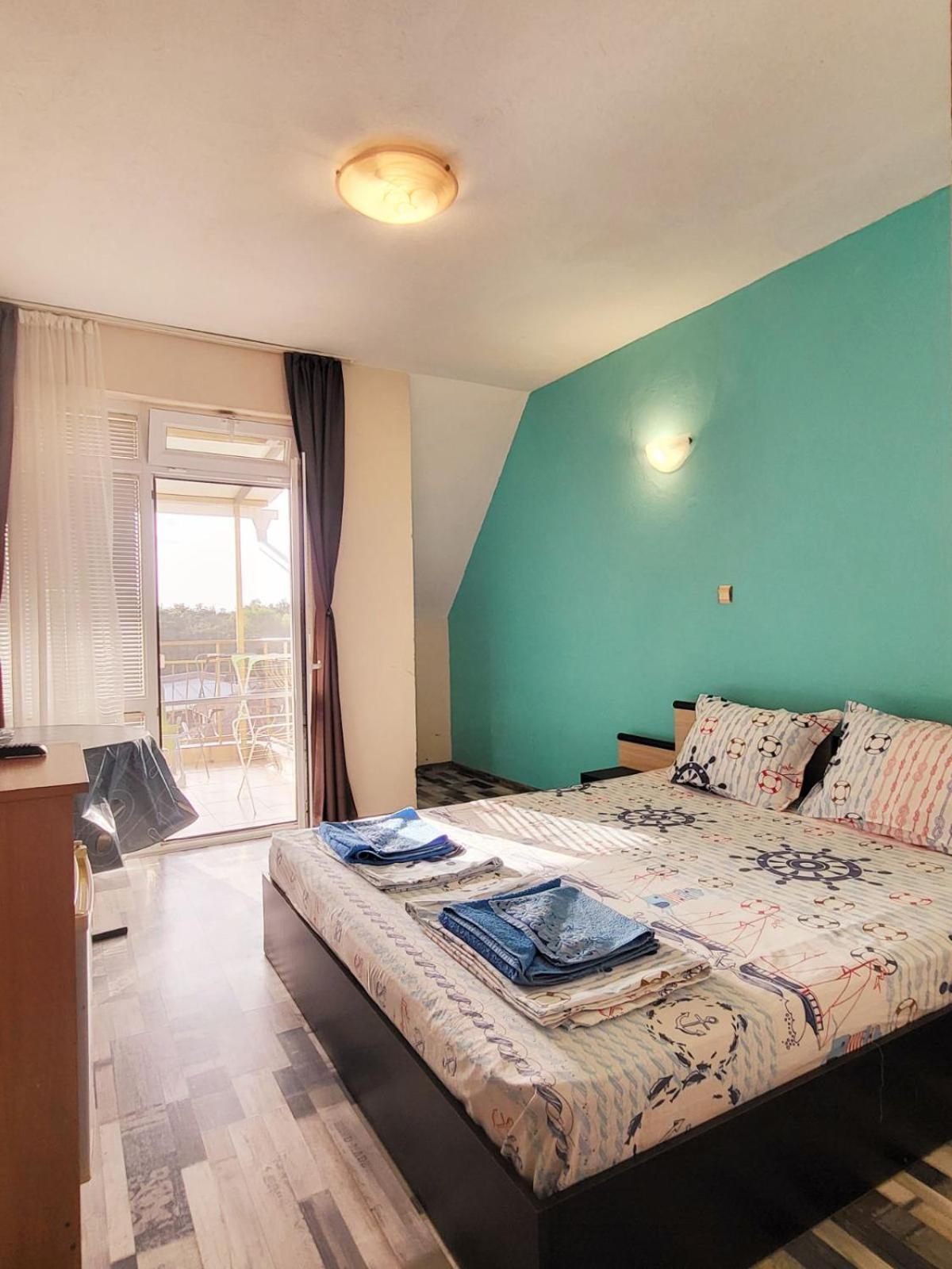 Kazlarov Guest House Китен Экстерьер фото