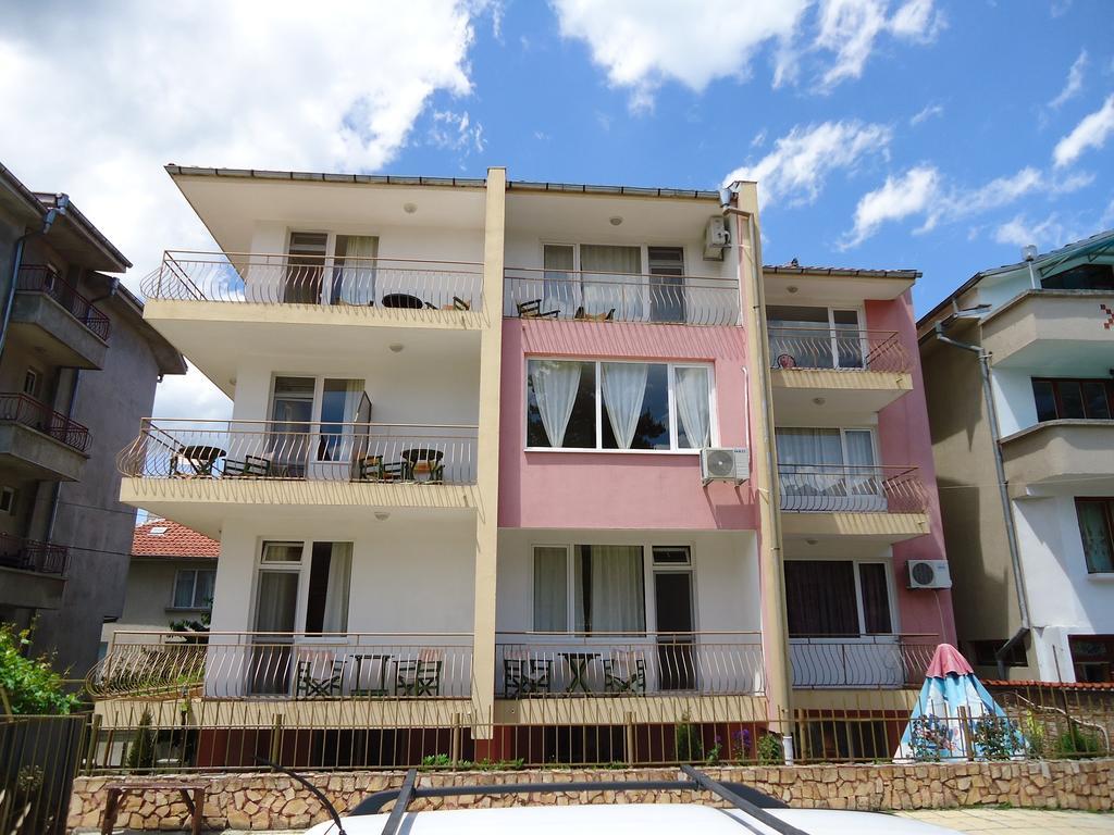 Kazlarov Guest House Китен Экстерьер фото