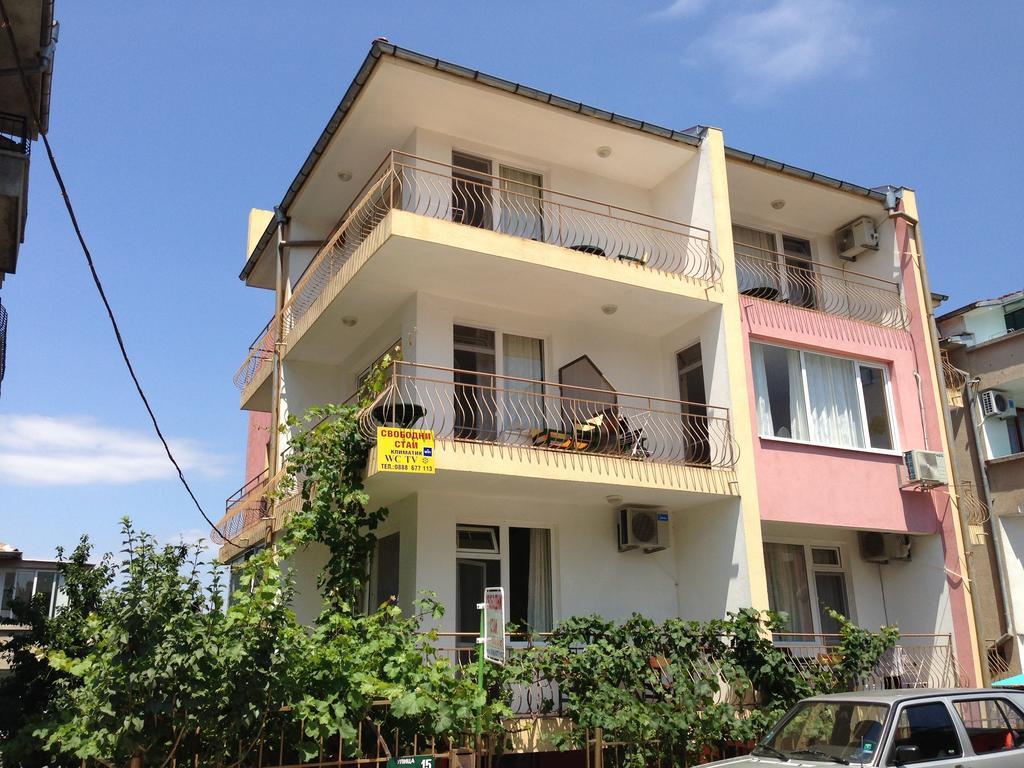Kazlarov Guest House Китен Экстерьер фото