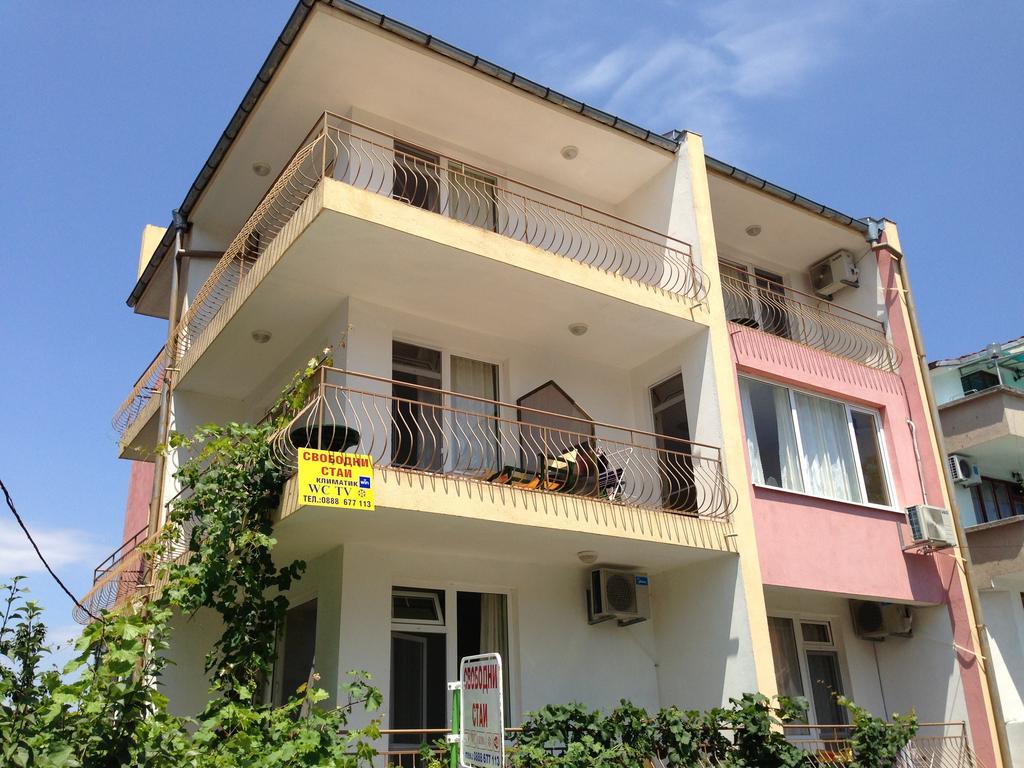 Kazlarov Guest House Китен Экстерьер фото